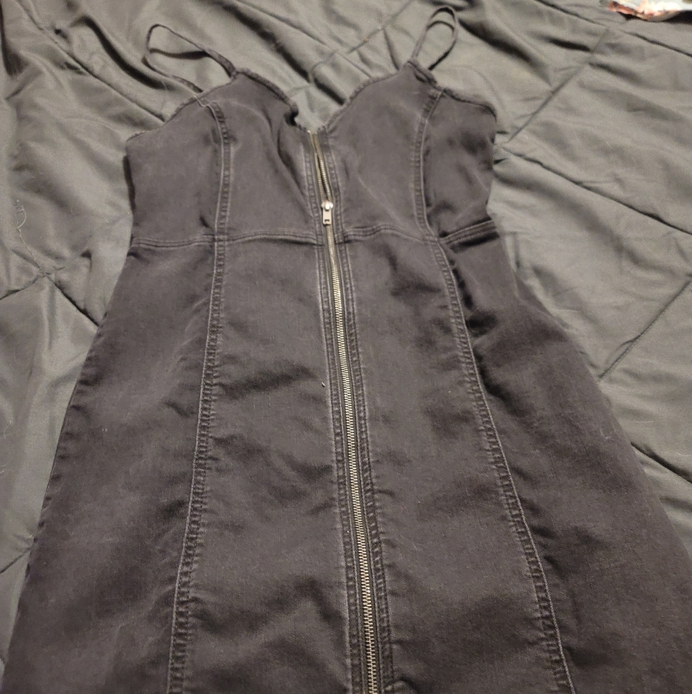 So large stretchy Black Zipper Front Dress